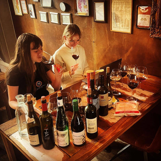 Find din nye yndlings-vinbar i Sydhavnen til firmaeventet – hygge, vin og store grin garanteret!